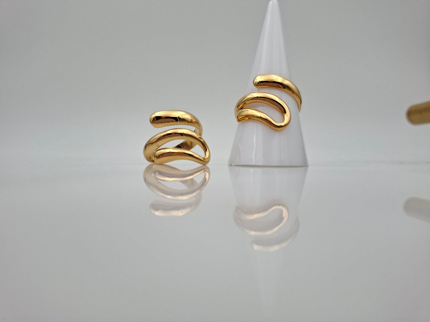 Mona Ring