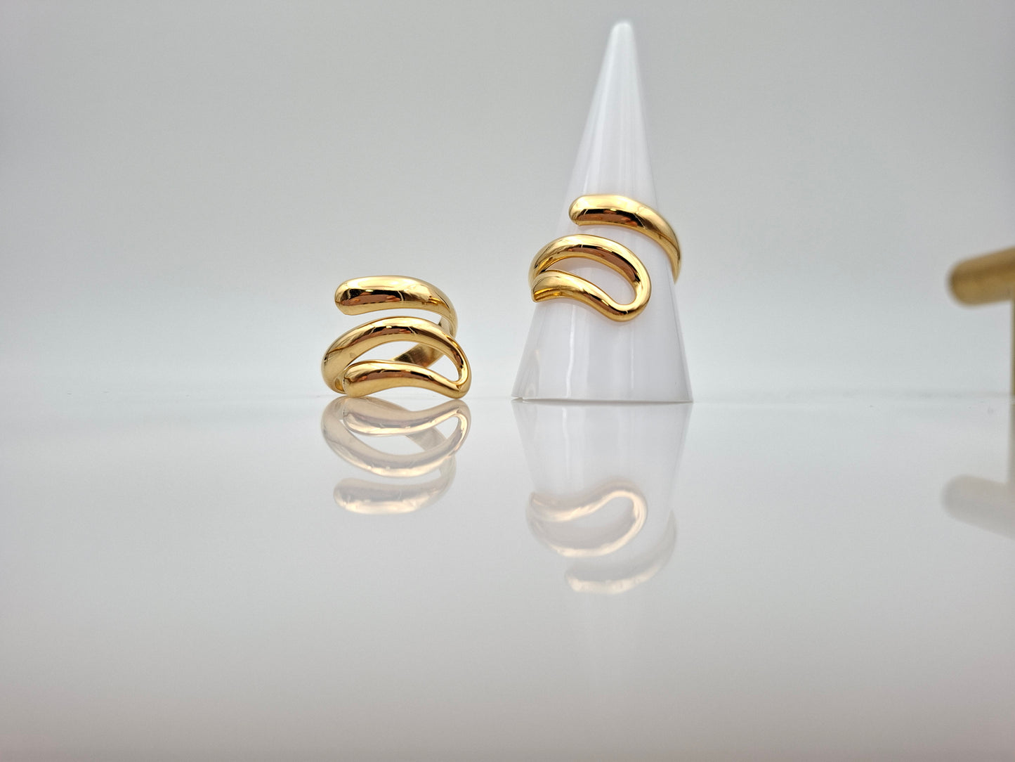Mona Ring